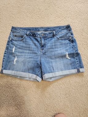 Jennifer Lopez Light Blue Rolled-Hem Denim Shorts